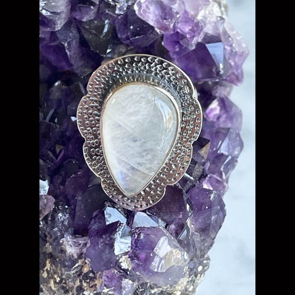 Natural Quartz Crystal Teardrop Cabachon Ring in 925 Sterling, Size 7 - Picture 3 of 9